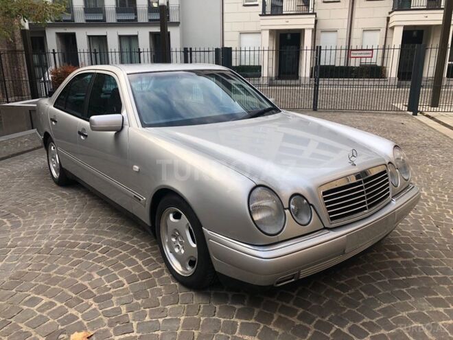 Mercedes E 240 1998, 236,000 km - 2.4 l - Bakı