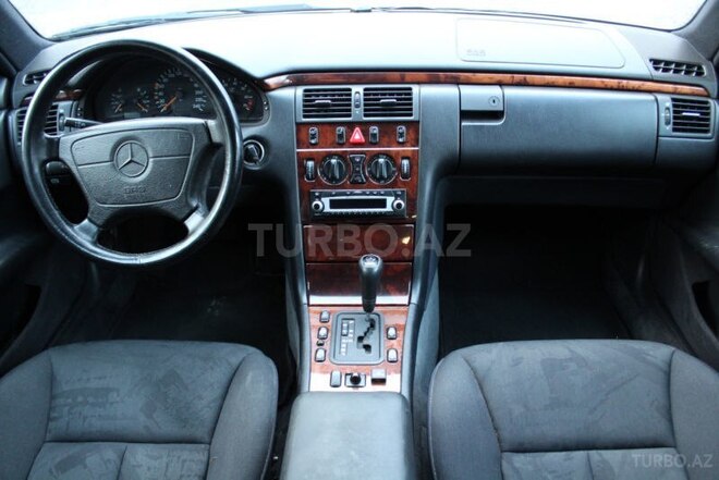 Mercedes E 240 1998, 236,000 km - 2.4 l - Bakı