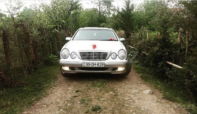 Mercedes E 220 2001, 600,000 km - 0.2 л - Astara