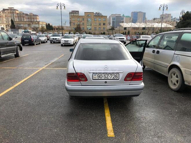 Mercedes E 220 1998, 210,000 km - 2.2 л - Bakı