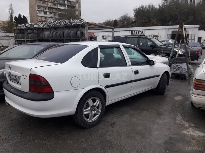 Opel Vectra 1998, 280,000 km - 2.0 л - Bakı
