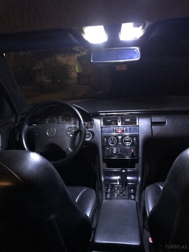 Mercedes E 240 1998, 169,384 km - 2.4 l - Bakı