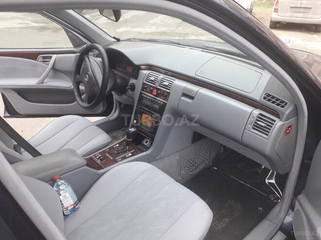Mercedes E 240 1999, 349,000 km - 2.4 л - Bakı