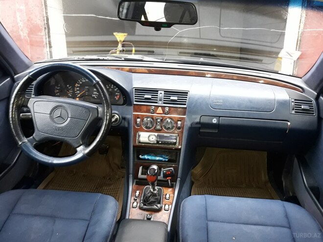 Mercedes C 200 1995, 136,000 km - 2.0 л - Bakı
