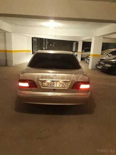 Mercedes E 220 2000, 285,650 km - 2.2 l - Bakı