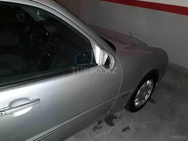 Mercedes E 220 2000, 285,650 km - 2.2 l - Bakı