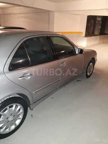 Mercedes E 220 2000, 285,650 km - 2.2 l - Bakı