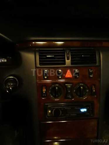Mercedes E 220 2000, 285,650 km - 2.2 l - Bakı