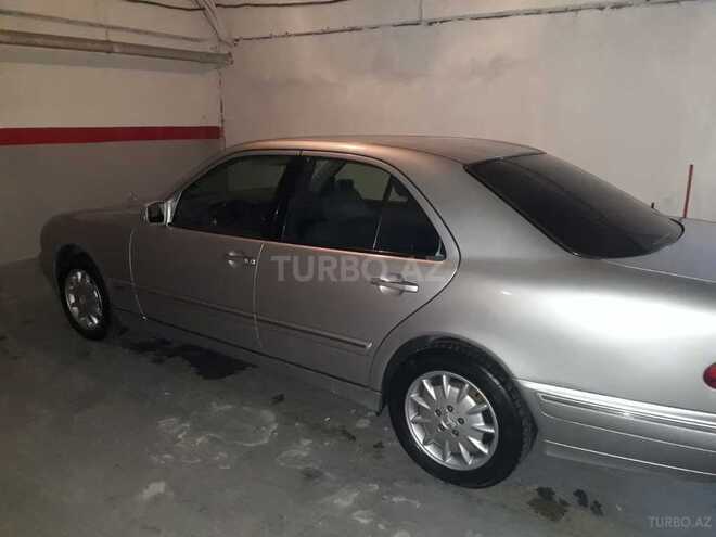 Mercedes E 220 2000, 285,650 km - 2.2 l - Bakı
