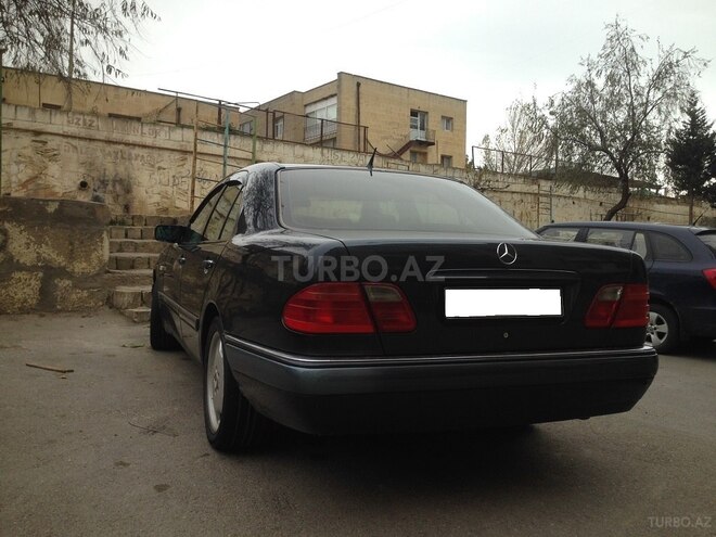 Mercedes E 240 1999, 230,000 km - 2.5 l - Sumqayıt