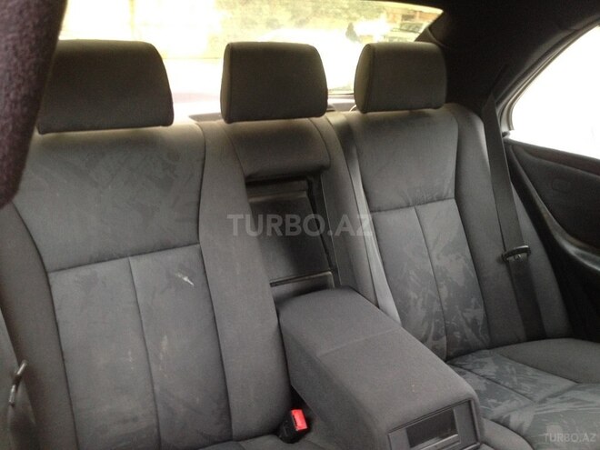 Mercedes E 240 1999, 230,000 km - 2.5 l - Sumqayıt
