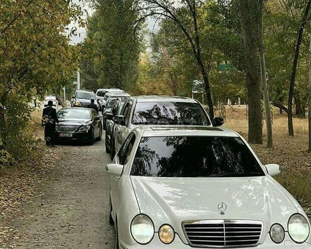 Mercedes E 270 2000, 400,000 km - 2.7 l - Bakı