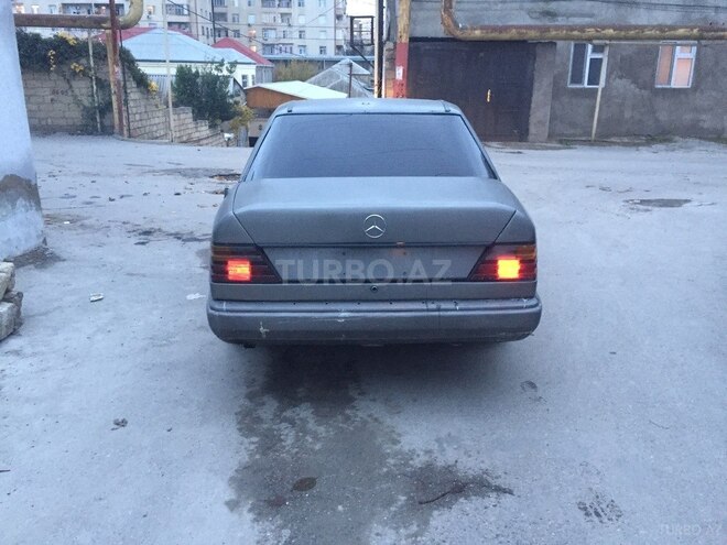 Mercedes E 300 1989, 390,621 km - 3.0 l - Bakı