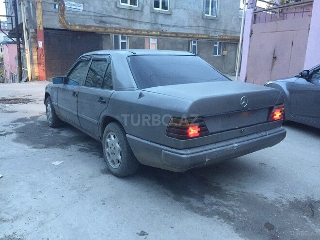 Mercedes E 300 1989, 390,621 km - 3.0 l - Bakı