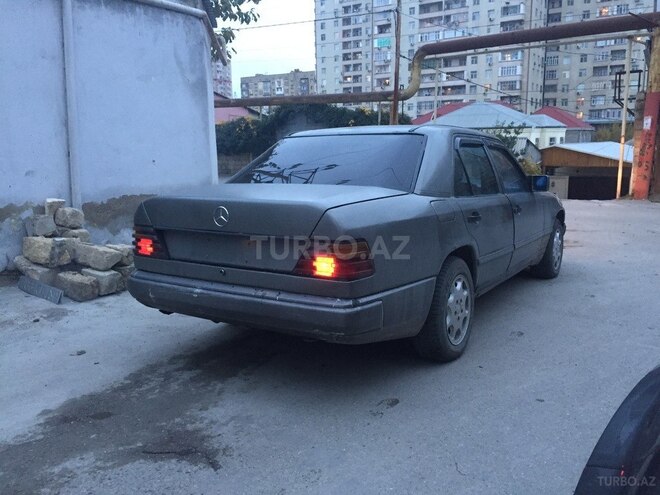 Mercedes E 300 1989, 390,621 km - 3.0 l - Bakı