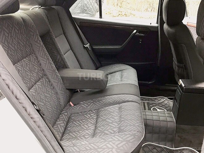 Mercedes C 220 1995, 236,000 km - 2.2 l - Bakı