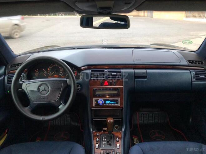 Mercedes E 220 1998, 295,000 km - 3.0 l - Bakı