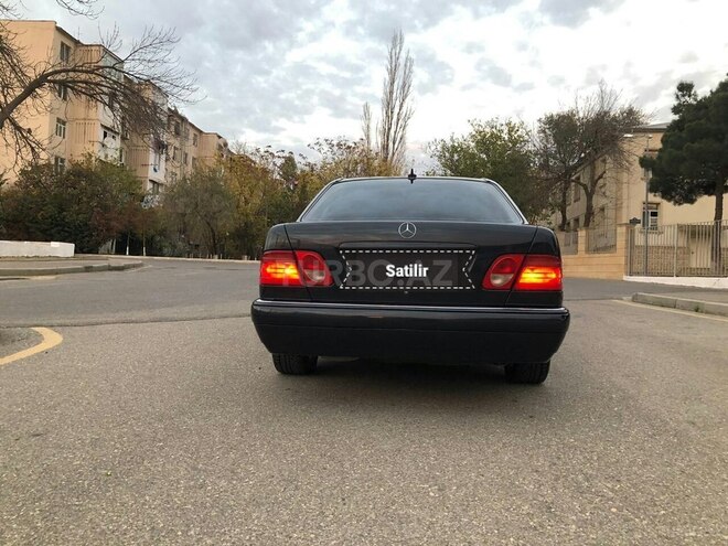 Mercedes E 220 1998, 295,000 km - 3.0 l - Bakı