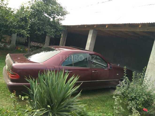 Mercedes E 230 1996, 373,000 km - 2.3 l - Zaqatala
