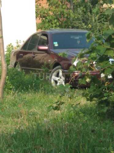 Mercedes E 230 1996, 373,000 km - 2.3 l - Zaqatala