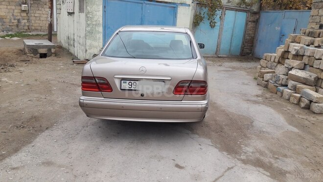 Mercedes E 220 1999, 500,000 km - 2.2 l - Sumqayıt