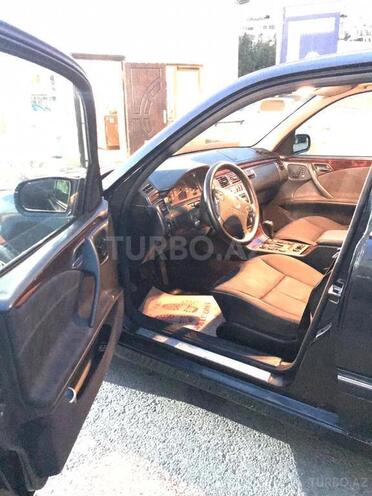 Mercedes E 240 1999, 185,000 km - 2.4 л - Bakı