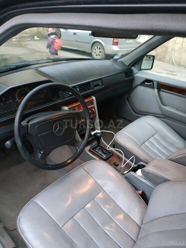 Mercedes E 220 1995, 280,000 km - 2.2 l - Bakı