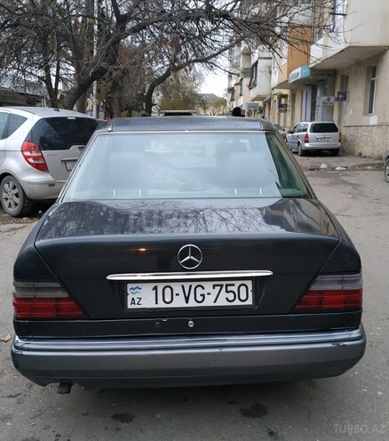 Mercedes E 220 1995, 280,000 km - 2.2 l - Bakı
