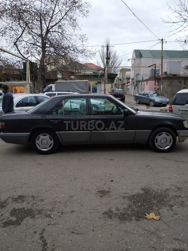 Mercedes E 220 1995, 280,000 km - 2.2 l - Bakı