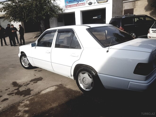 Mercedes E 230 1989, 320,560 km - 2.3 l - Bakı