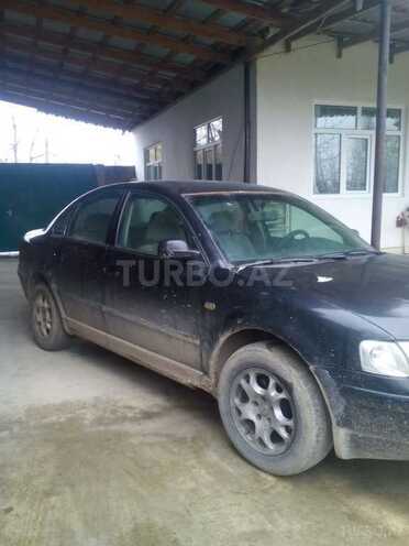 Volkswagen Passat 1998, 215,000 km - 1.6 l - Quba