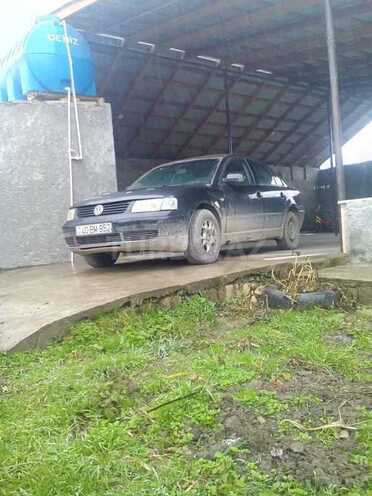 Volkswagen Passat 1998, 215,000 km - 1.6 l - Quba