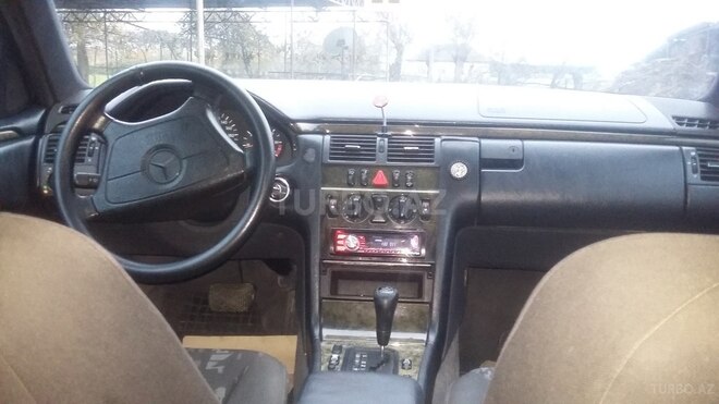 Mercedes E 220 1997, 328,000 km - 2.2 л - Sabirabad