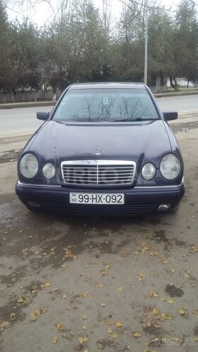 Mercedes E 220 1997, 328,000 km - 2.2 л - Sabirabad