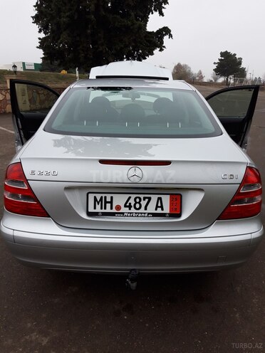 Mercedes E 220 2005, 233,400 km - 2.2 l - Bakı