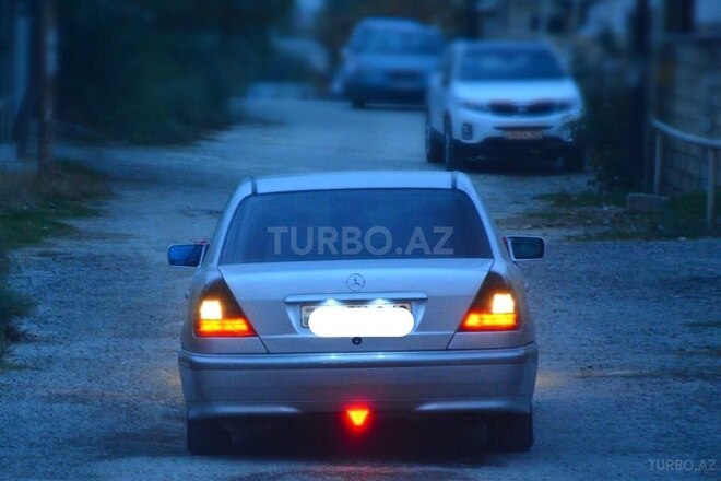 Mercedes C 220 1999, 250,000 km - 2.2 l - Bakı