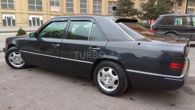 Mercedes E 220 1993, 255,000 km - 2.2 л - Sumqayıt