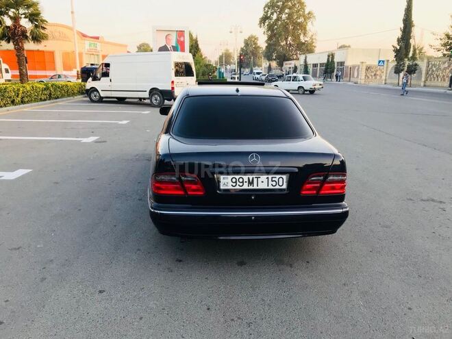 Mercedes E 240 2000, 332,468 km - 2.6 l - Bərdə