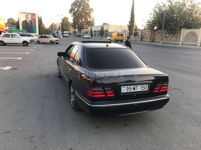 Mercedes E 240 2000, 332,468 km - 2.6 l - Bərdə