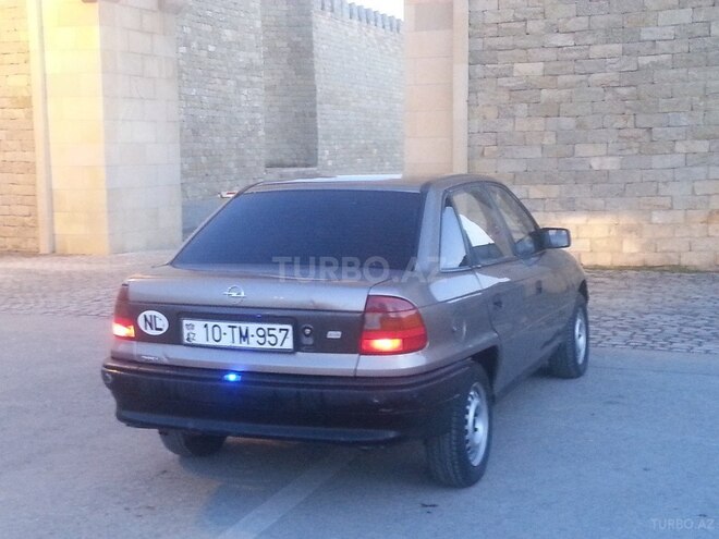 Opel Astra 1993, 235,465 km - 1.8 l - Bakı