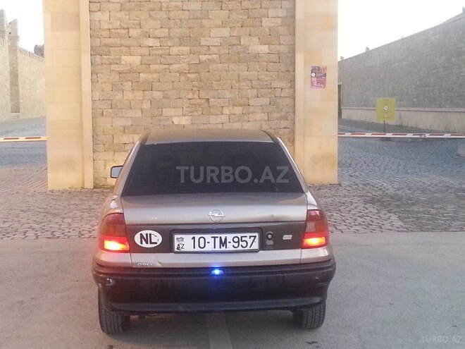 Opel Astra 1993, 235,465 km - 1.8 l - Bakı
