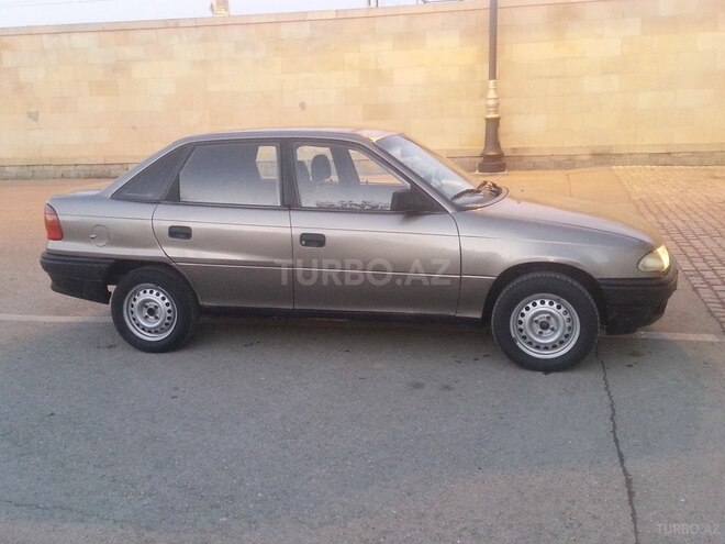 Opel Astra 1993, 235,465 km - 1.8 l - Bakı