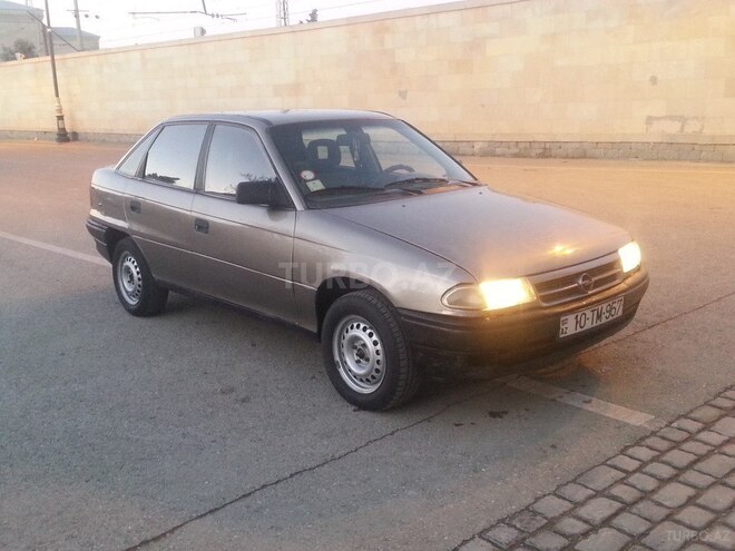 Opel Astra 1993, 235,465 km - 1.8 l - Bakı