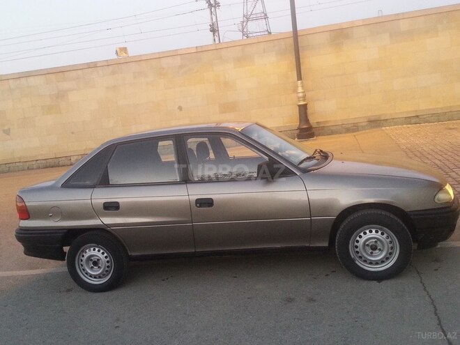 Opel Astra 1993, 235,465 km - 1.8 l - Bakı
