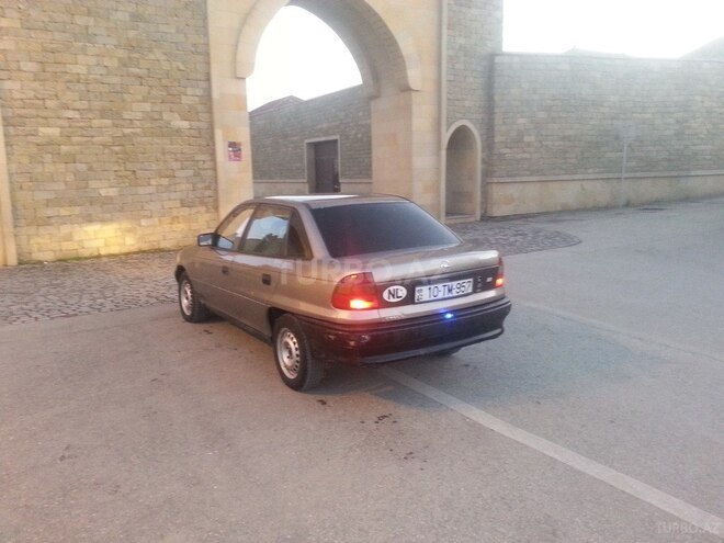 Opel Astra 1993, 235,465 km - 1.8 l - Bakı