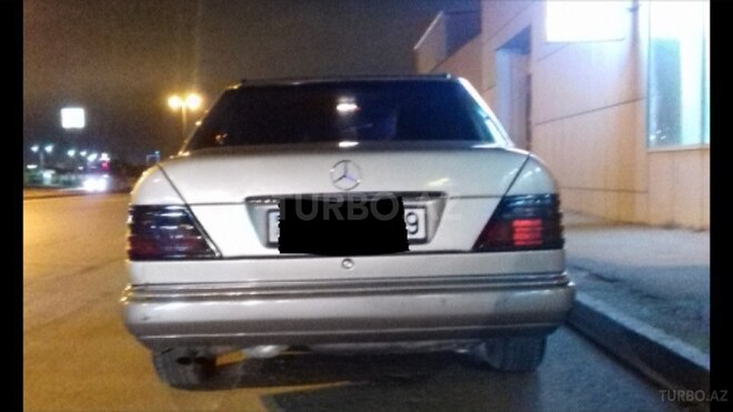 Mercedes E 230 1993, 404,000 km - 2.3 л - Bakı