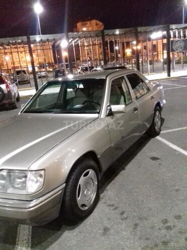 Mercedes E 230 1993, 404,000 km - 2.3 л - Bakı
