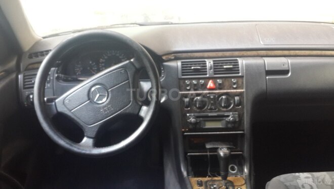 Mercedes E 280 1999, 210,000 km - 2.4 l - Bakı
