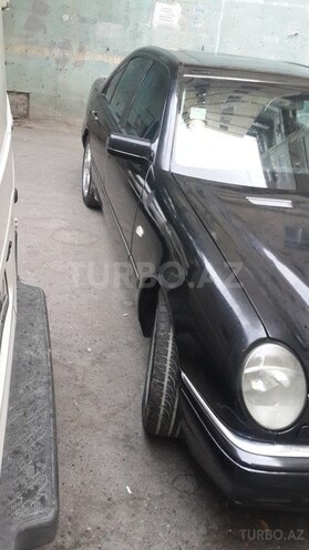 Mercedes E 280 1999, 210,000 km - 2.4 l - Bakı