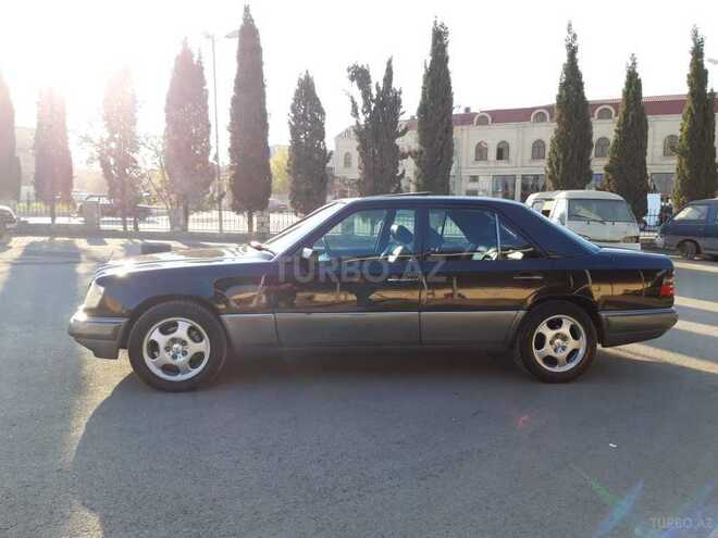 Mercedes E 220 1995, 272,000 km - 2.2 л - Gəncə